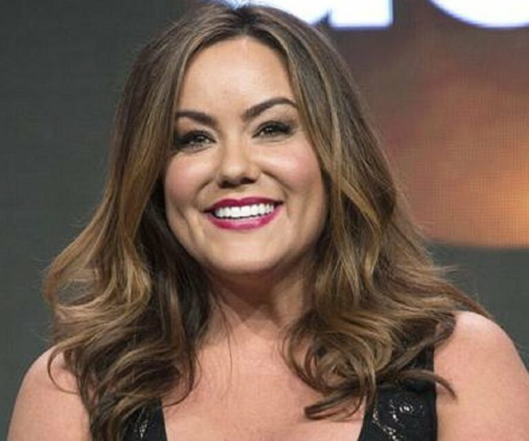 Katy Mixon Bio, Early Life, Career, Net Worth and Salary